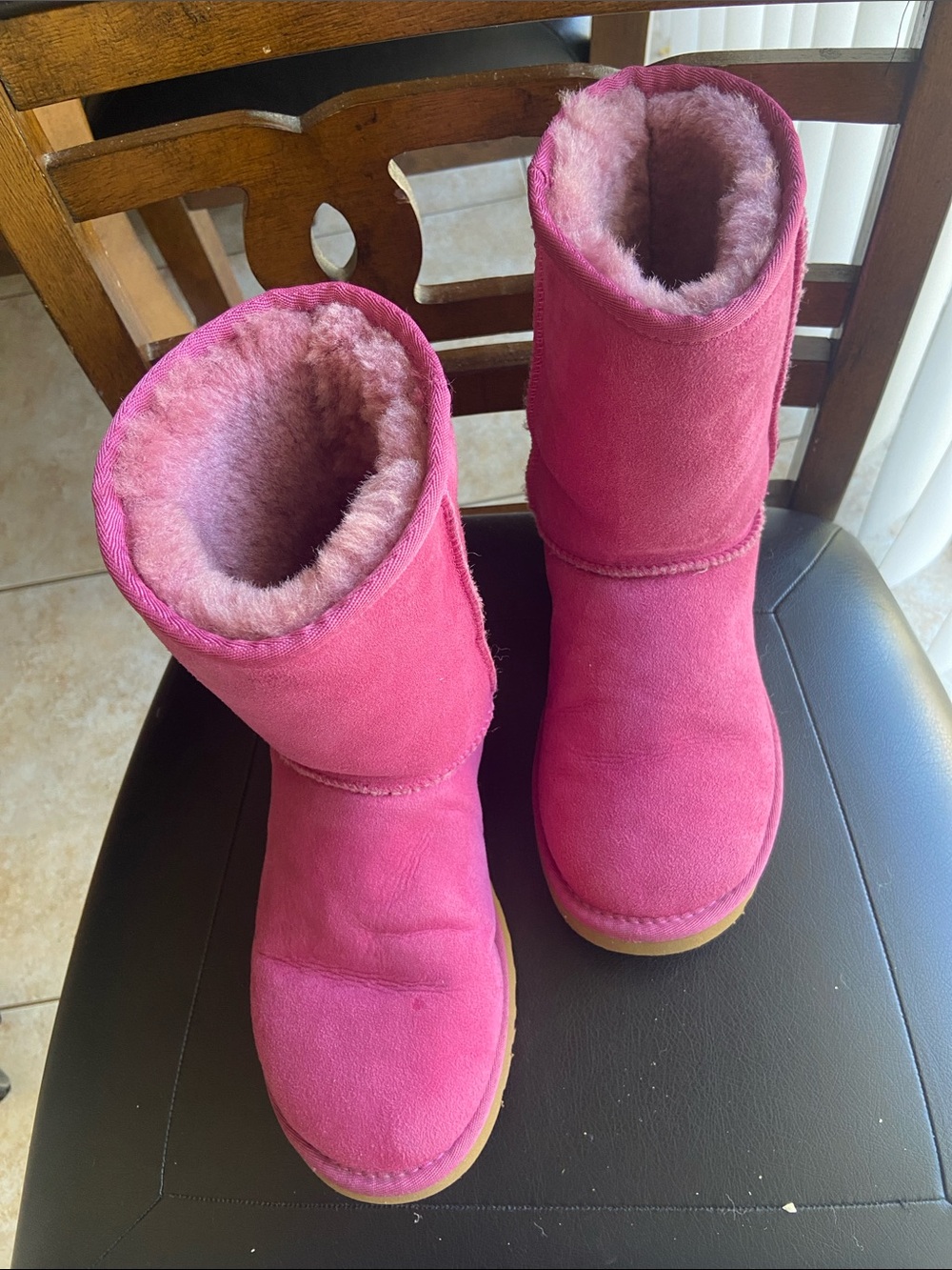UGG Classic Short 5825 Pink Shearling Boots Women’s Size 6